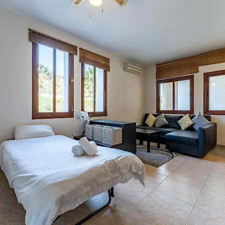 Functional In A Preferred Location In Cala De Semesterbostad Mijas